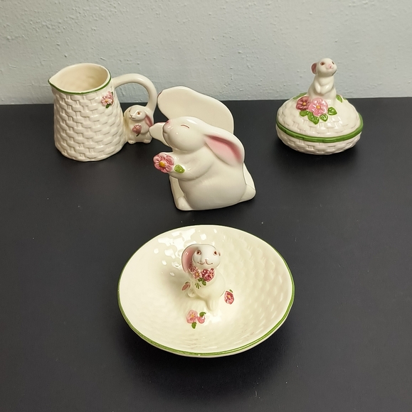 Avon Vintage Y2K Easter Bunny Set Of 4 Pcs Ceramic Decor